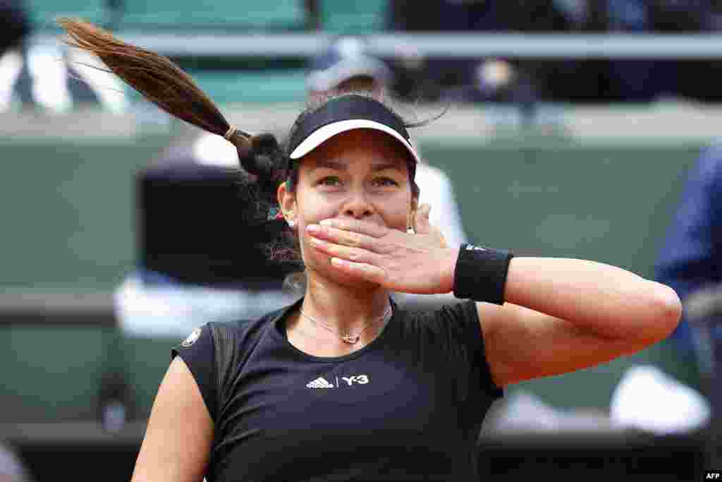 Serbia's Ana Ivanovic celebrates after winning her match against Russia's Ekaterina Makarova during the women's fourth round of the Roland Garros 2015 French Tennis Open in Paris. (AFP/Kenzo Tribouillard)