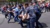 هفتمین روز از اعتراضات ارمنستان با بازداشت شماری از معترضان همراه شد