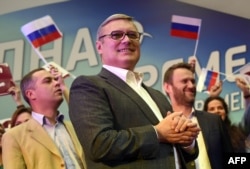 Владимир Милов, Михаил Касьянов, Алексей Навальный на форуме