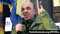 Народний депутат Вадим Рабінович на акції протесту під НБУ