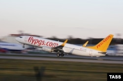 Літак турецької авіакомпанії Pegasus Airlines злітає в московському аепопорту «Домодєво». Архівне фото 2015 року