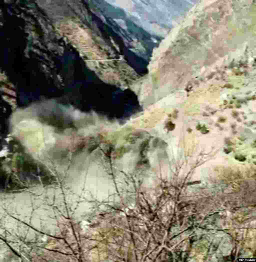 Pogled na nabujalu rijeku u Chamoliju, Uttarakhand, 7. februar 2021 (Fotografija iz video zapisa ITBP/REUTERS TV/via)