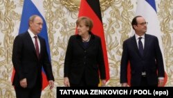 Vladimir Putin, Angela Merkel dhe Francois Hollande, gjatë një takimi të mëparshëm