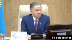 Председатель мажилиса парламента Казахстана Нурлан Нигматулин на пленарном заседании. 22 апреля 2020 года. Скриншот с видео.