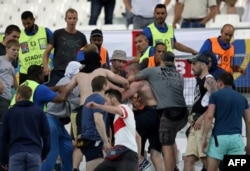 Столкновения российский и английских болельщиков в Марселе. 11 июня 2016 года