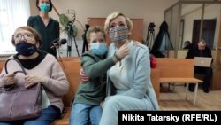 Анастасия Шевченко с мамой и сыном в суде, 18 февраля 2021 года
