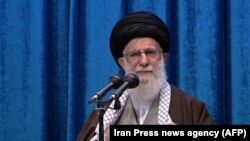 Аятолла Әли Хаменеи жұма намазында уағыз оқып отыр. Тегеран, 17 қаңтар 2020 жыл. 