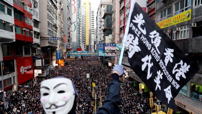Hong Kong: sute de mii de oameni protestează pașnic pentru democrație
