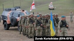 Ukrayna və Gürcüstan əsgərləri NATO-nun 2018-ci ildə Vazianidə keçirdiyi təlimlər zamanı