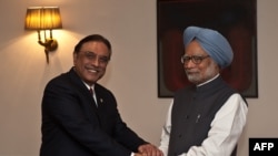 Presidenti i Pakistanit, Asif Ali Zardari dhe kryeministri i Indisë, Manmohan Signh.