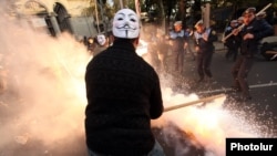 Armenia - Protesters clash with riot police in Yerevan, 5Nov2013.
