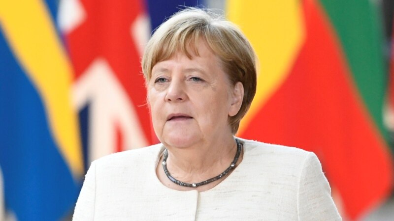 Merkel i Stoltenberg nisu saglasni sa Makronom