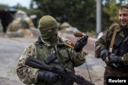 Боевики группировки «ДНР» возле Донецка. Сентябрь 2014 года