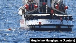 Vas spaniol cu migranți la bord 