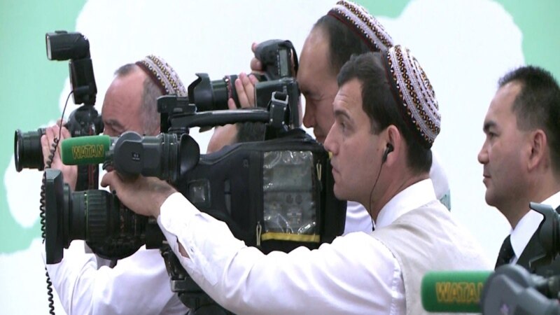 Türkmen prezidenti köpçülikleýin media serişdelerini ösdürmäge 