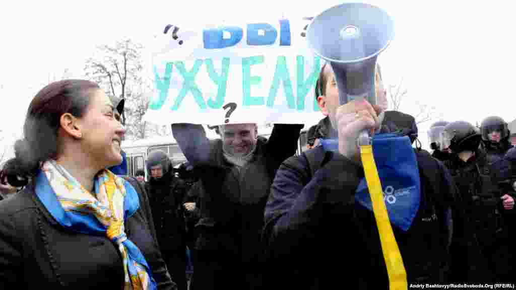 Ukratna prezidenti Victor Yanukovich-in iqamətgahı yerləşən Nova Petrovitsi kəndində etiraz aksiyası. 15 aprel 2013