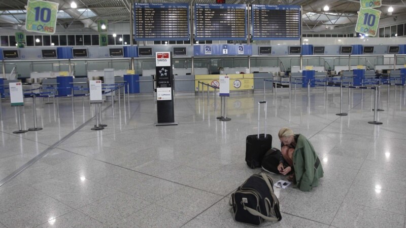 Грција ги отвори аеродромите, туристите навјасаа