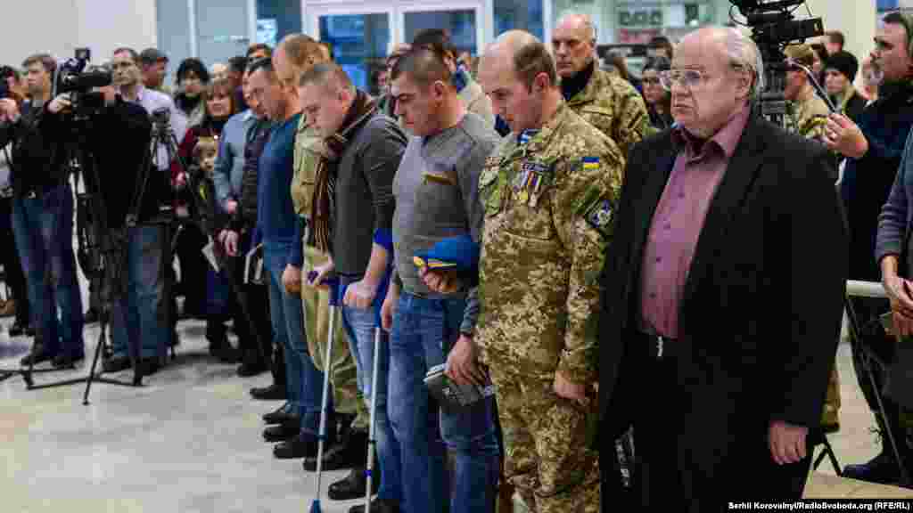 Презентацію розпочали хвилиною мовчання в пам&rsquo;ять загиблих в Донецькому аеропорту бійців