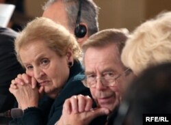 Madeleine Albright la Praga cu Vaclav Havel în 2007