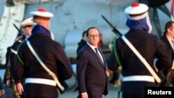 Франция президенті Франсуа Олланд "Шарль де Голль" авианосеці бортында. 14 қаңтар 2015 жыл.