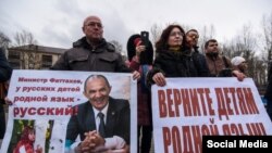Акция против обязательного преподавания татарского языка.