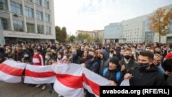 Belarus döwlet uniwersitetiniň studentleri protest çärelerine gatnaşýar. 26-njy oktýabr.