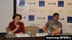 Крымские журналисты Елена Юрченко и Максим Кошелев на международной медиа-конференции, Киев, 27 апреля 2017