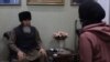 Алина Фадеева из Красноярска принимает ислам в Чечне, повторяя шахаду за муфтием Салахом Межиевым