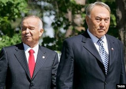 Жалаңаш қыздар үйде жалғыз