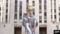 Jeff Koons-un "Oturmuş Balerina" əsəri