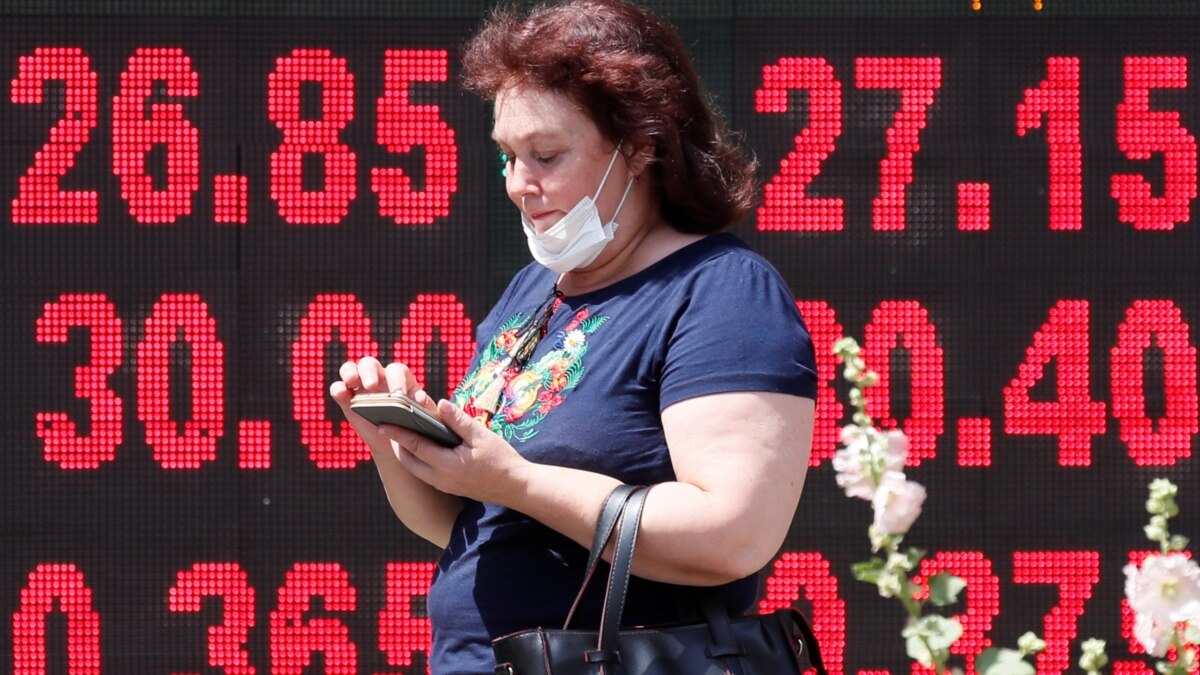 dollar-vpervye-posle-otstavki-smoliya-oficialyno-stoit-menee-27-griven Доллар впервые после отставки Смолия официально стоит менее 27 гривен