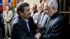 محمدرضا رحیمی (راست) در مراسم ختم همسرش که روز ۲۷ خرداد برگزار شد، همراه با محمود احمدی‌نژاد در حال تسلیت گفتن به وی.