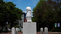 Обезглавеният паметник на Колумб в Бостън, преди да бъде премахнат