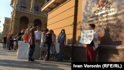 Пикет в поддержку журналиста Ивана Голунова, Москва