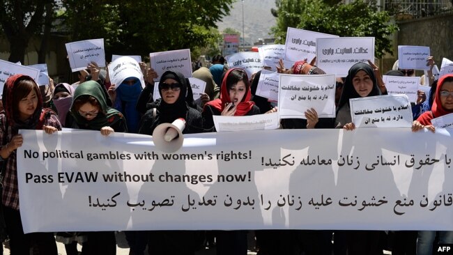 یکی از تجمعات زنان افغانستان در کابل در محکومیت خشونت علیه زنان در بهار ۲۰۱۳