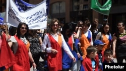 Armenia - The Confederation of Trade Unions holds a May Day demonstration in Yerevan, 1May2015.