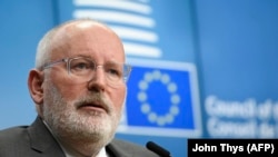 Socialiştii europeni au început sâmbătă campania electorală pentru Parlamentul European din 2019, prin desemnarea oficială a lui Frans Timmermans, în prezent vicepreşedinte al Comisiei Europene, pentru funcţia de preşedinte al acestui for