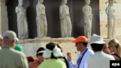 Turisti u posjeti Akropolju, Atina