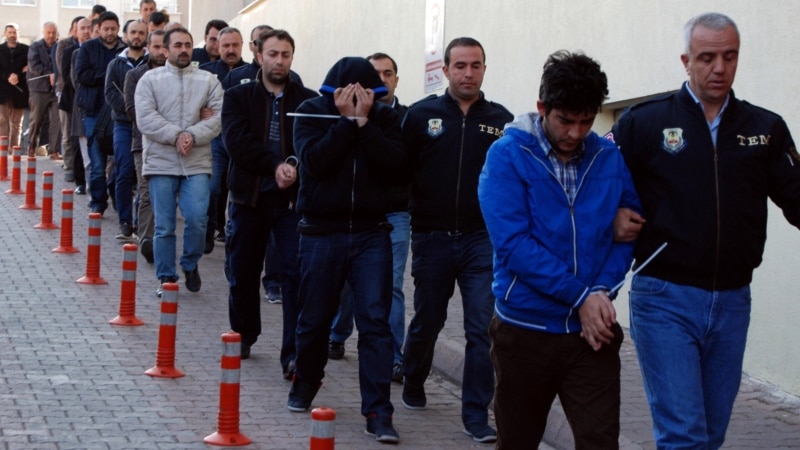 Обвинителството во Истанбул бара притвор за 210 воени лица