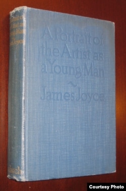 Первое издание книги Джойса "Портрет художника в юности"