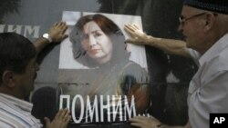 Памяти похищенной и убитой в Чечне правозащитнице Натальи Эстемировой посвящена книга "Судьба неизвестна"