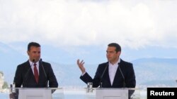 Македонскиот премиер Зоран Заев и поранешниот премиер на Грција Алексис Ципрас, Преспа 17.06.2018.