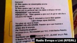 Produkti i së njëjtës kompani, ku mbishkrimi UNMIK është korrigjuar me laps (Foto më 16 shtator 2013).