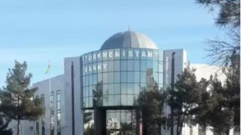 Bank ulgamyndaky korrupsiýa 'maliýe batgalygyna' öwrülip, mätäç adamlary 'özüne çekýär'