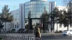 Журналисты пытались связаться с «Сенагат банком», банком «Туркменбаши», но не добились комментариев.