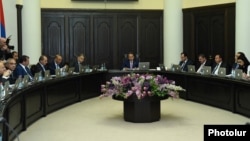 Armenia - Prime Minister Hovik Abrahamian chairs a cabinet meeting, Yerevan, 17Dec2015.