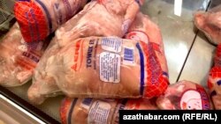 После подписания "антикризисной программы" власти Ашхабада выбросили в продажу курятину