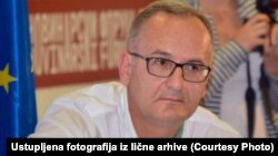 Glavni i odgovorni urednik radija Antena M Darko Šuković kome su upućene najnovije prijetnje. 