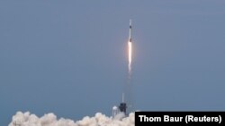 Бортында екі астронавт бар Crew Dragon кемесін тасымалдағыш Falcon 9 зымыранының әуеге көтерілу сәті. 30 мамыр 2020 жыл. 