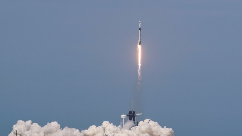 Anija e SpaceX i bashkohet Stacionit Ndërkombëtar Hapësinor 